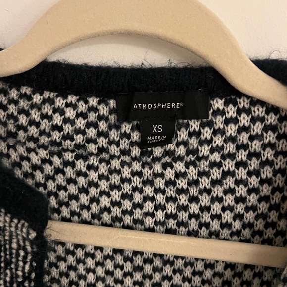 Dark blue knit cardigan! - Picture 2 of 3